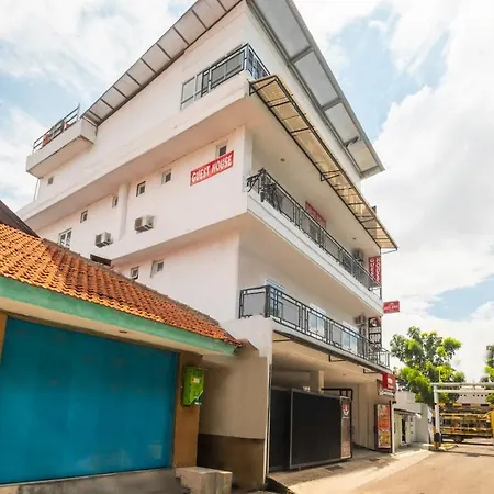 Reddoorz Near Exit Toll Moh. Toha Hotel